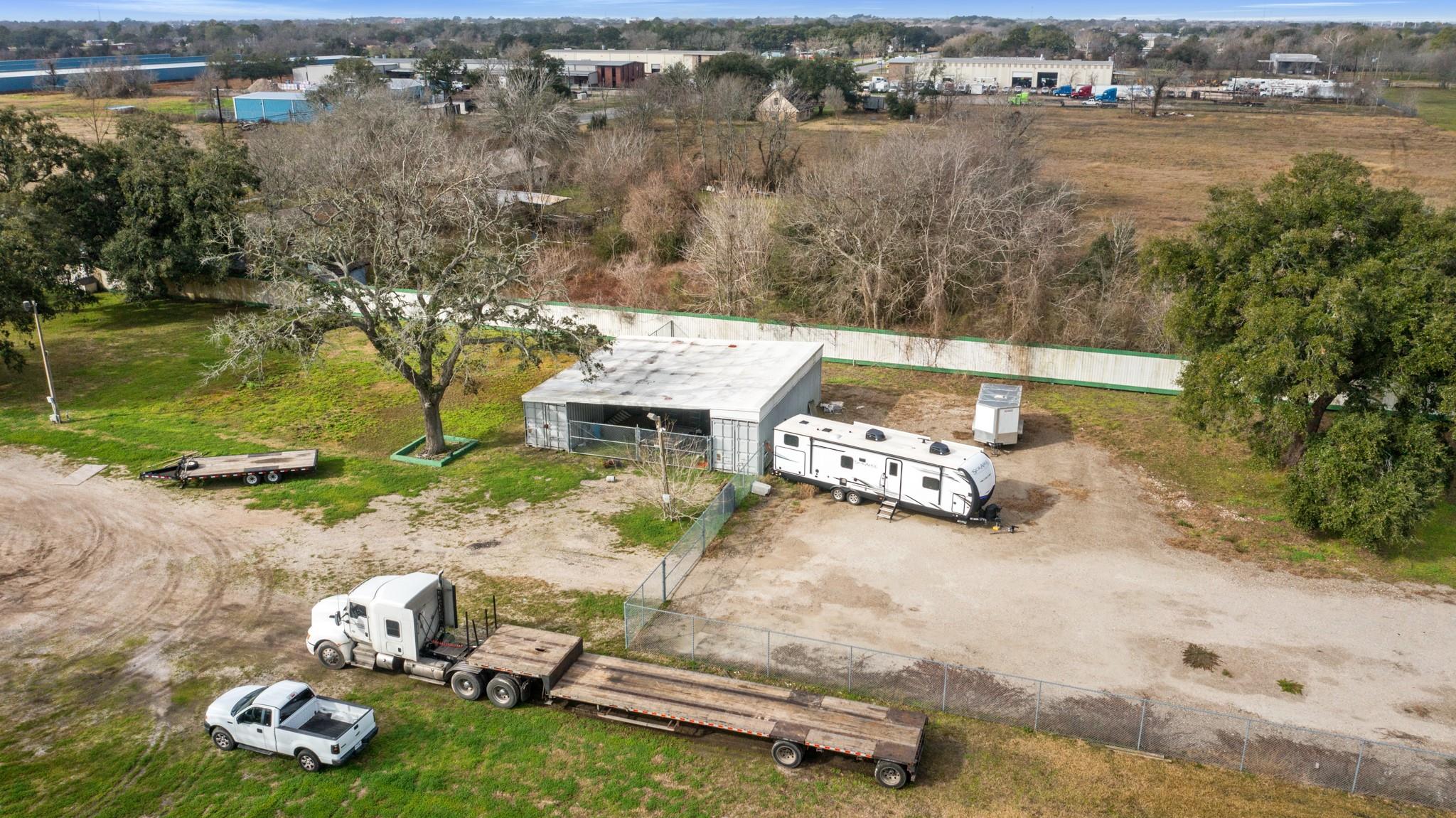 Land in Alvin 4