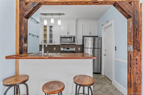 1st-22 Stephenson Blvd, New Rochelle, NY, 10801-4402 | Card Image