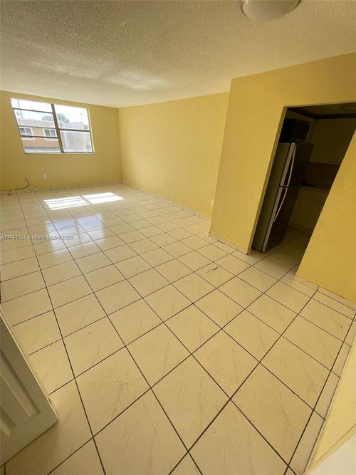 apt-201-666 W 81st St, Hialeah, FL, 33014-4140 | Card Image