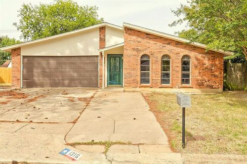 1316 Royster Rd, Fort Worth, TX, 76134-3702 | Card Image
