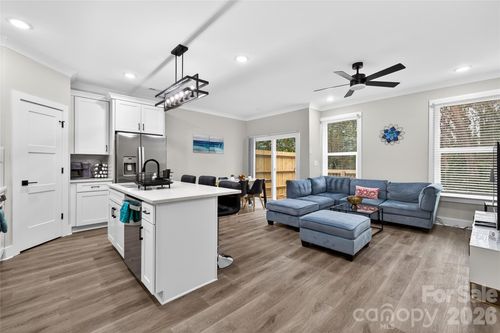 1935 St Mark St, Charlotte, NC, 28216-4876 | Card Image