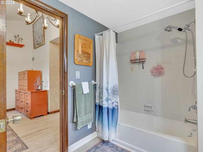 Primary Bedroom-Attached Bathroom | Image 27