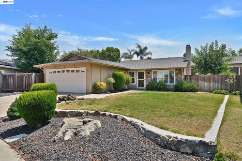 555 Teal Ct, Livermore, CA, 94551-6122 | Card Image