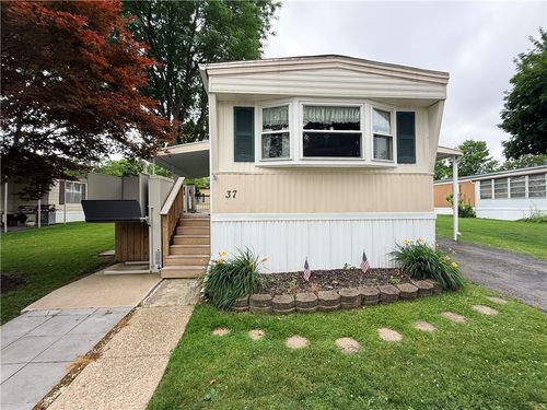 37 Keuka Ln, Manchester, NY, 14504-9743 | Card Image