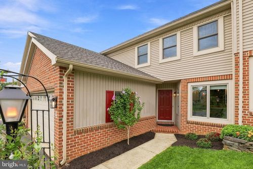 4 Weaver Ave, EPHRATA, PA, 17522-1357 | Card Image