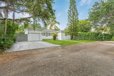 859 Ne 115th St, House other with 3 bedrooms, 3 bathrooms and null parking in Biscayne Park FL | Image 2