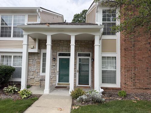 56555 Scotland Blvd, Shelby Twp, MI, 48316-5044 | Card Image