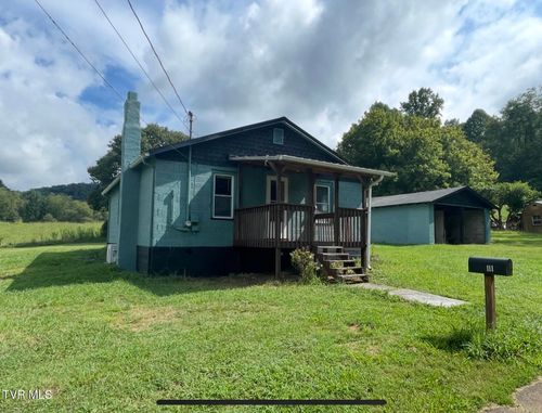 111 Laura Bowers Rd, Elizabethton, TN, 37643-5561 | Card Image