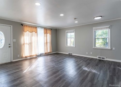 10760 Troy St, Oak Park, MI, 48237-3938 | Card Image