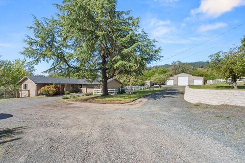 3583 Ross Ln, Central Point, OR, 97502-1177 | Card Image