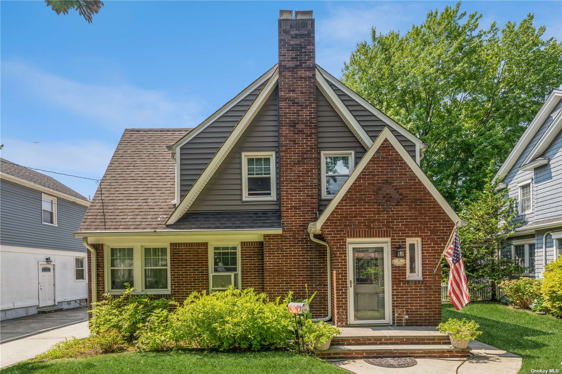 Beech St, Floral Park, NY 11001