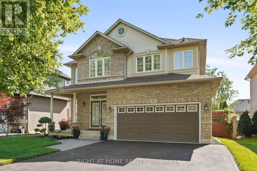 87 Newcombe Rd, Dundas, ON, L9H0A6 | Card Image