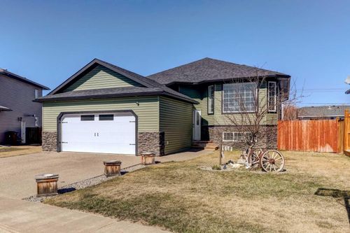 610 Greene Close, Home with 4 bedrooms, 3 bathrooms and 4 parking in Drumheller AB | Card Image