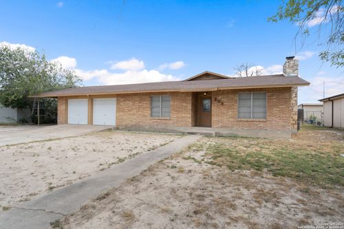203 Margaret Ln, Del Rio, TX, 78840-2609 | Card Image
