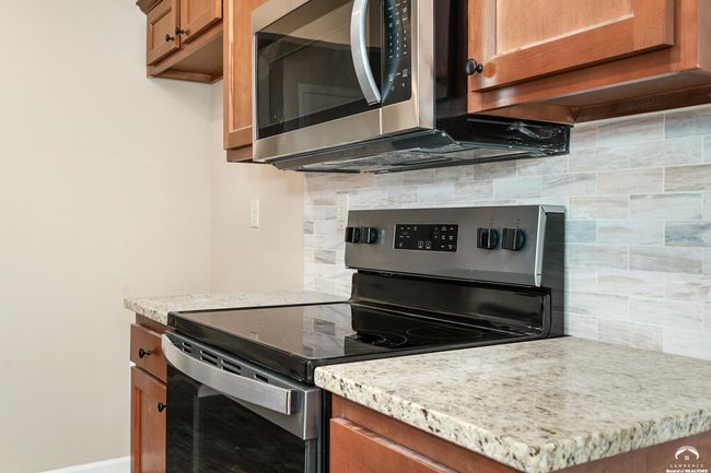 2804 Chasehire Dr, Townhouse with 3 bedrooms, 3 bathrooms and null parking in Lawrence KS | Image 6