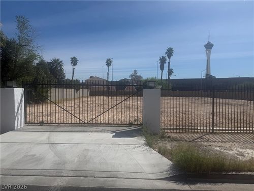 1629 Westwood Dr, Las Vegas, NV, 89102-2446 | Card Image