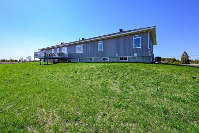 2064 Rosedale Road N, House other with 3 bedrooms, 3 bathrooms and 6 parking in Montague ON | Image 45