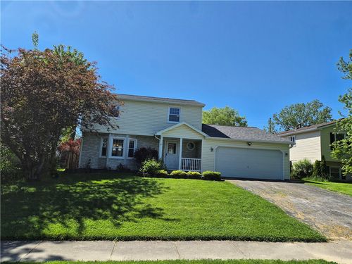 11 Pebbleview Drive, Greece, NY, 14612 | Card Image