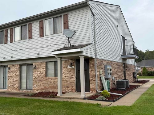50101 S Horst Ct, Chesterfield, MI, 48047-4667 | Card Image