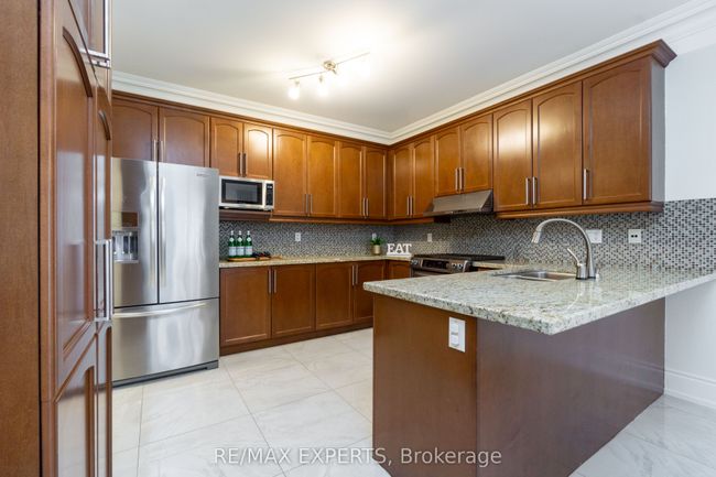 60 Crystalhill Dr, House other with 6 bedrooms, 5 bathrooms and 4 parking in Brampton ON | Image 10