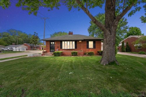 20221 E 11 Mile Rd, Saint Clair Shores, MI, 48081-1462 | Card Image