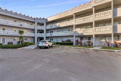 15 - 2295 Americus Boulevard E, Condo with 2 bedrooms, 2 bathrooms and null parking in Clearwater FL | Image 2