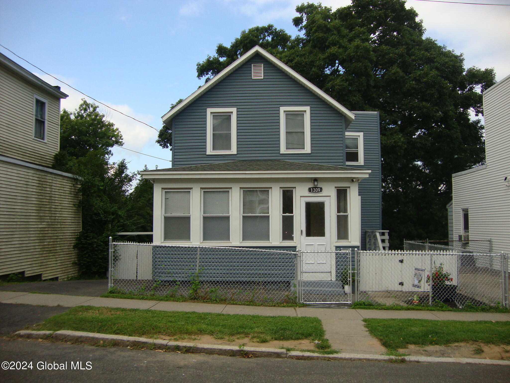 1st St, Rensselaer, NY 12144