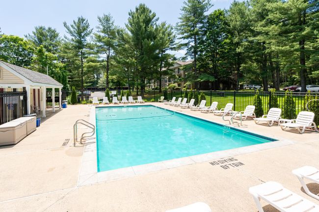 APT-24 - 5 Autumn Leaf Dr, Condo with 2 bedrooms, 1 bathrooms and null parking in Nashua NH | Image 28