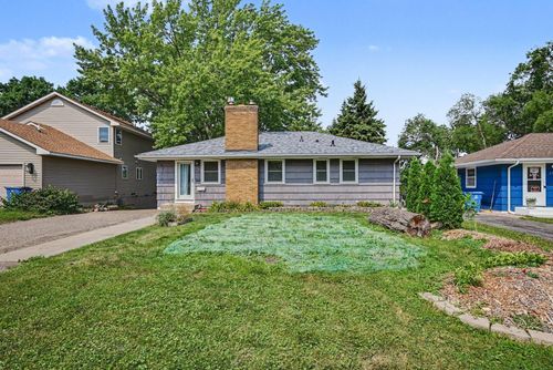 2733 Parkview Blvd, Robbinsdale, MN, 55422-3748 | Card Image