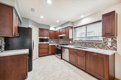 19723 Big Timber Drive, House other with 4 bedrooms, 2 bathrooms and null parking in Humble TX | Image 2