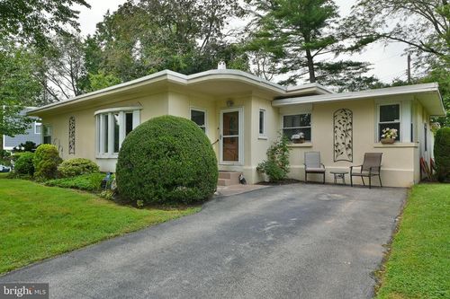 8109 Hull Dr, GLENSIDE, PA, 19038-7509 | Card Image
