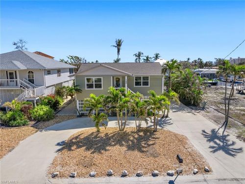 140 Curlew St, FORT MYERS BEACH, FL, 33931-4406 | Card Image