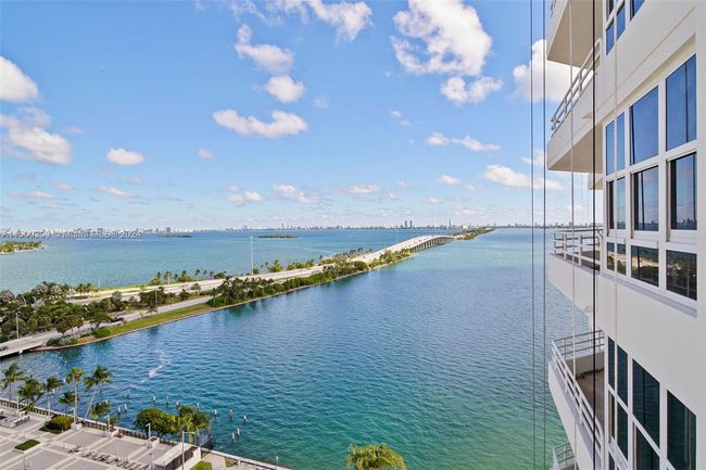 APT-402 - 555 Ne 34 Th St, Condo with 2 bedrooms, 2 bathrooms and null parking in Miami FL | Image 8