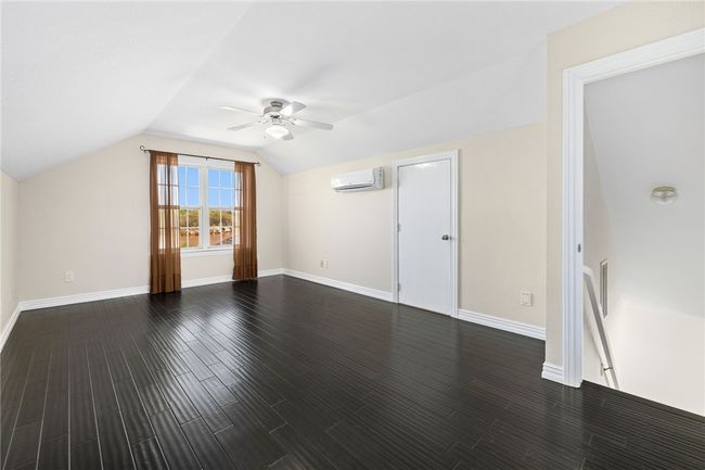 Upstairs Guest Room 3 | Image 19