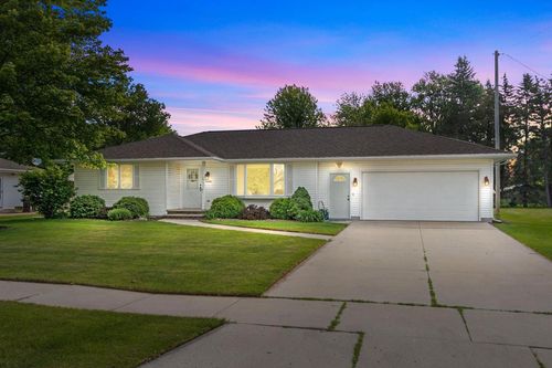 3300 N Lawe Street, APPLETON, WI, 54911 | Card Image