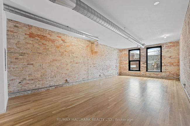 200 - 974 Queen St E, Home with 0 bedrooms, 1 bathrooms and null parking in Toronto ON | Image 6