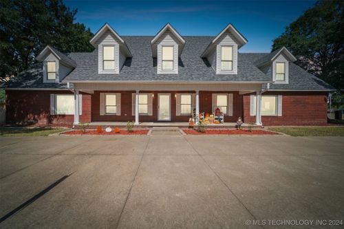 235 Se 9th Street, Pryor, OK, 74361 | Card Image