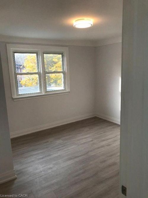 850 (MAIN UNIT) Garth Street, Hamilton, ON, L9C4K8 | Card Image