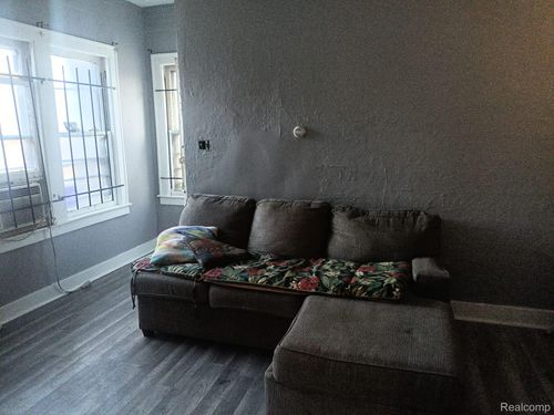 4844 Gray St, Detroit, MI, 48215-2043 | Card Image