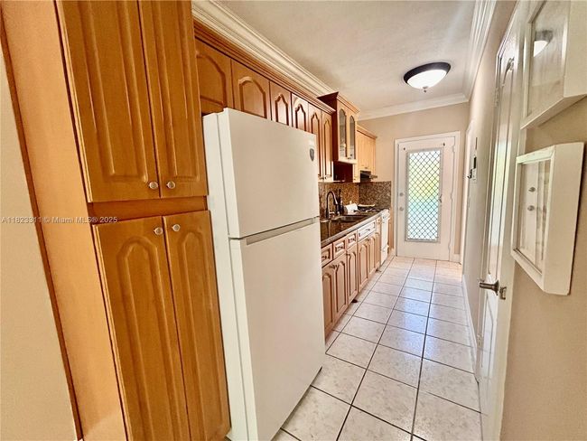 APT-17 - 6490 Collins Ave, Condo with 0 bedrooms, 1 bathrooms and null parking in Miami Beach FL | Image 5