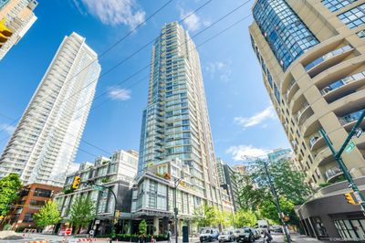 2504 - 1283 Howe St, Condo with 3 bedrooms, 2 bathrooms and 2 parking in Vancouver BC | Image 1