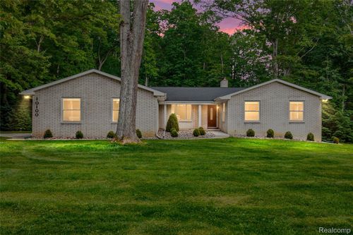 10100 Bridge Lake Rd, Clarkston, MI, 48348-1104 | Card Image