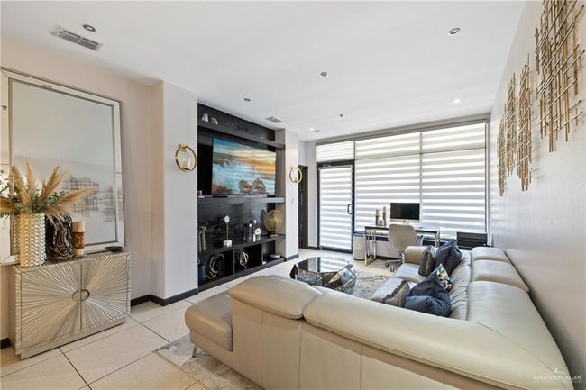 UNIT-203 - 813 Travis St, Condo with 3 bedrooms, 2 bathrooms and null parking in Mission TX | Image 4