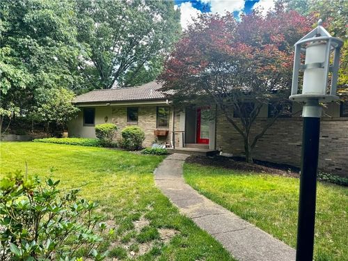 105 Berkeley Dr, Pittsburgh, PA, 15237-3701 | Card Image