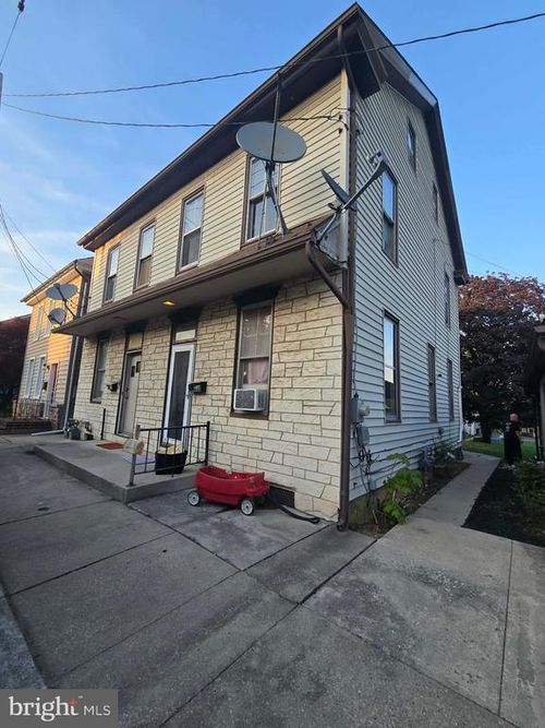 36 N Railroad St, ANNVILLE, PA, 17003-1526 | Card Image