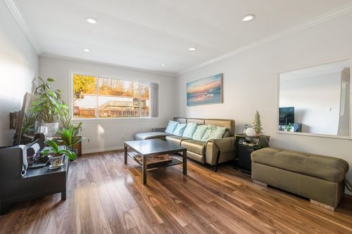 7435 Willard St, Burnaby, BC, V3N2W2 | Card Image