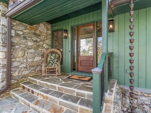 68 Acorn Rd, Asheville, NC, 28804-1032 | Card Image