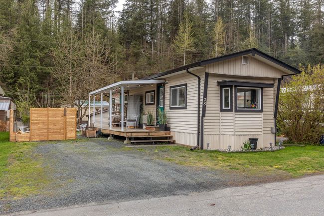 28 - 3942 Columbia Valley Road, House other with 2 bedrooms, 1 bathrooms and 3 parking in Cultus Lake BC | Image 2