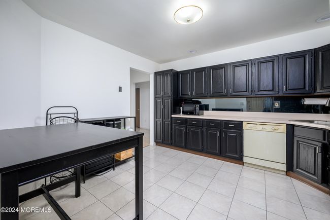 APT-5 - 40 W 13 Th St, Condo with 3 bedrooms, 2 bathrooms and null parking in Bayonne NJ | Image 9