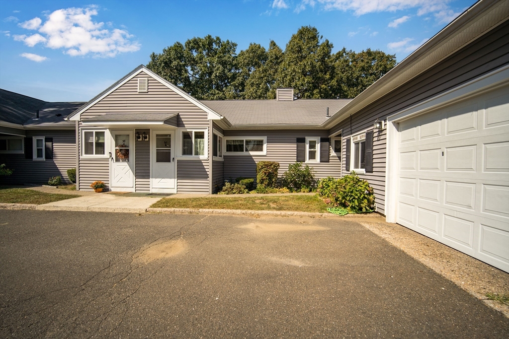 Meadowlark Ln, Chicopee, MA 01022
